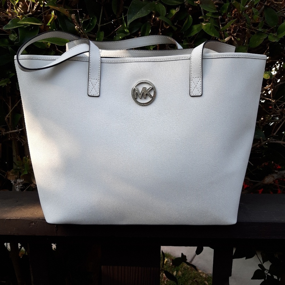 Michael Kors Beautiful White Tote!
